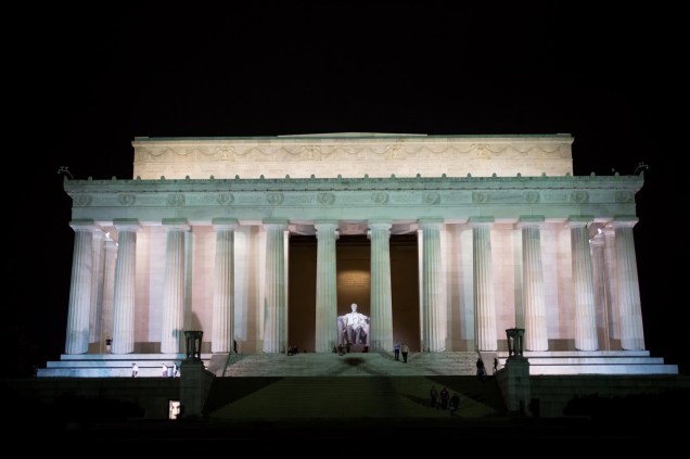 washigton_dc_lincoln_memorial_at_night