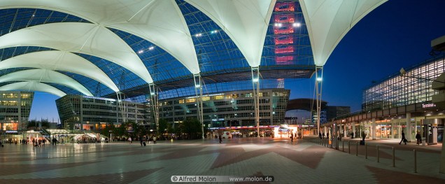 07 Munich airport at night