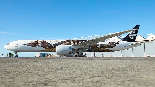 art-Hobbit-Smaug-Air-New-Zealand-3-620x349